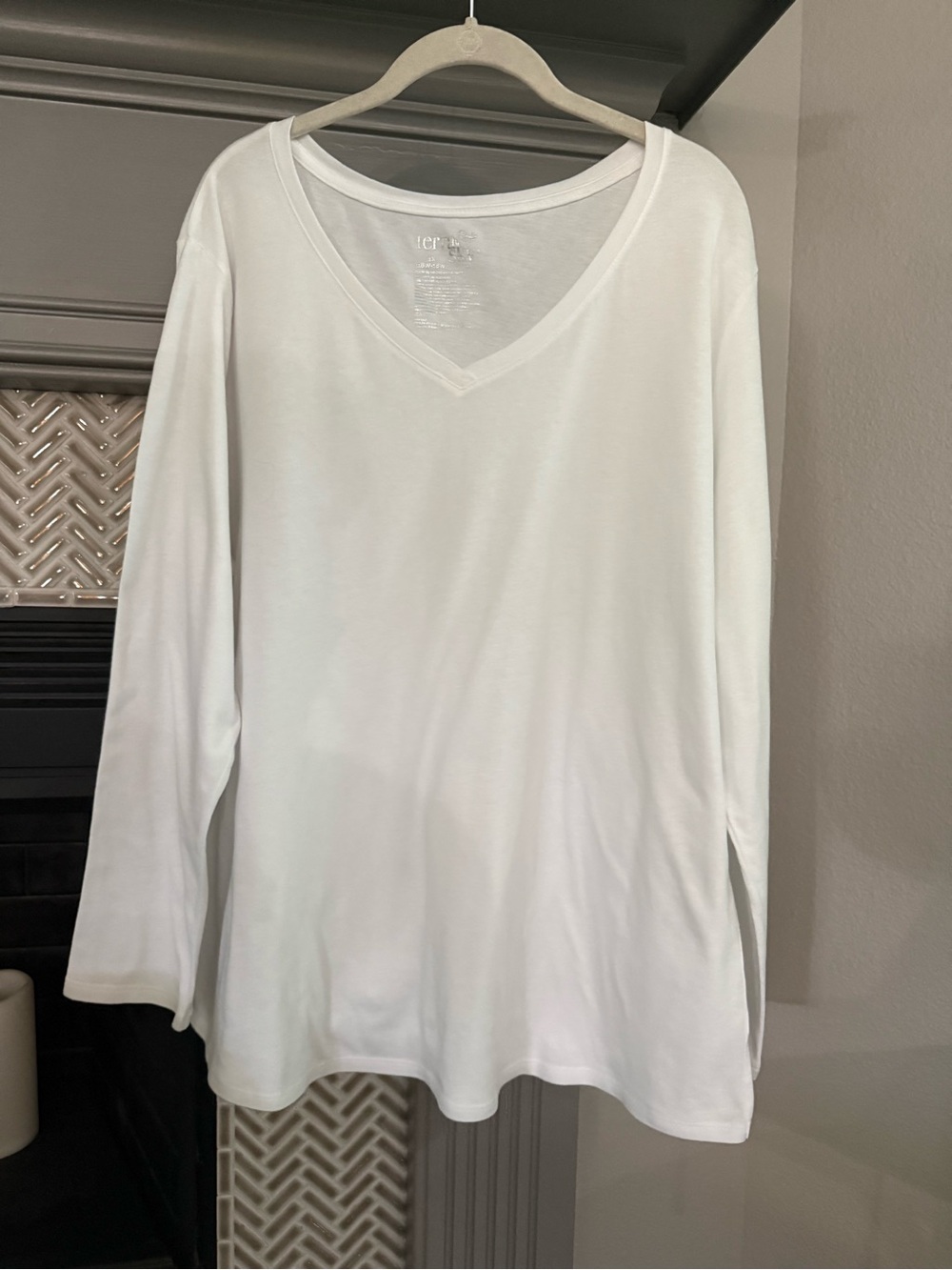 Terra & Sky White V-Neck Long Sleeve Tee